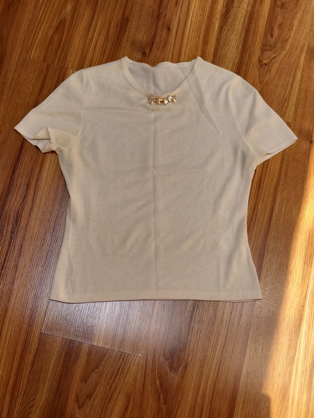 Cream Short Sleeve Knit Thin Cashmere  Top with Pearl Necklace Accent